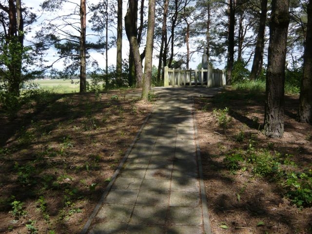 Kruki - Grób gen. Kickiego