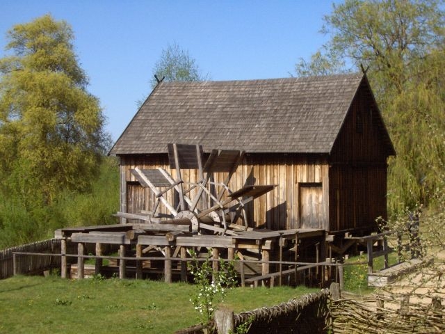 Skansen w Nowogrodzie - Młyn wodny z Dobregolasu