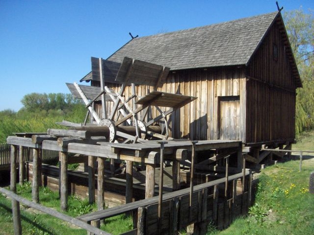 Skansen w Nowogrodzie - Młyn wodny z Dobregolasu
