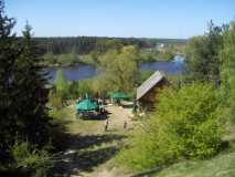 Skansen w Nowogrodzie - Widok na Karczmę