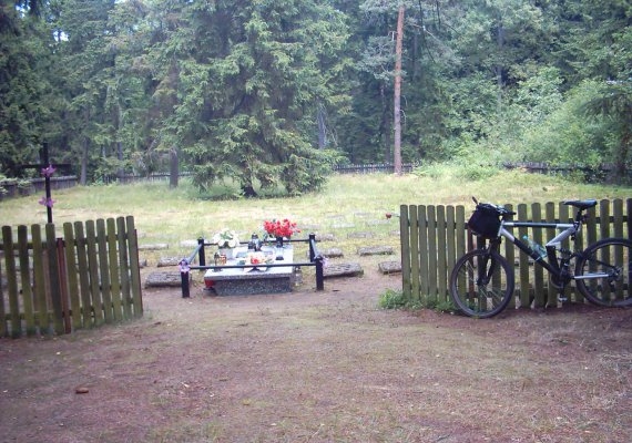 Ramiona - cmentarz poległych w czasie I wojny światowej.