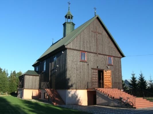 Drewniany kościół w Lelisie