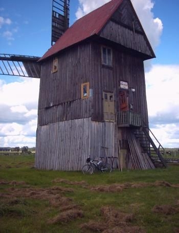 Drewniany wiatrak (koźlak)