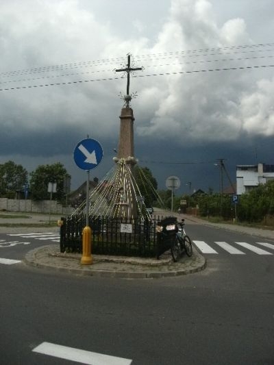 Poręba - krzyż przydrożny