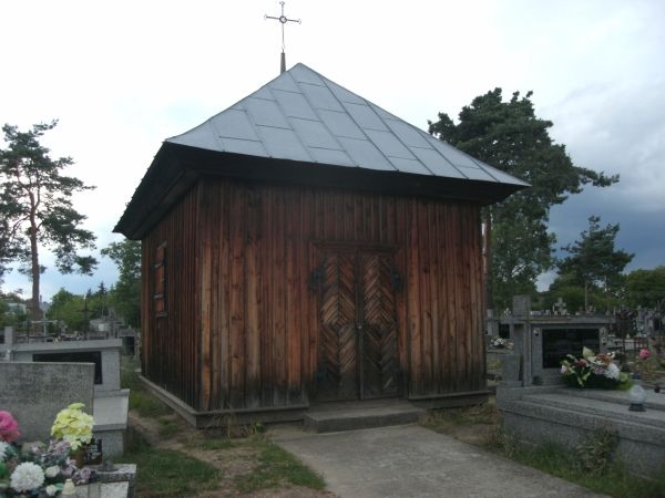 Brok - kaplica cmentarna