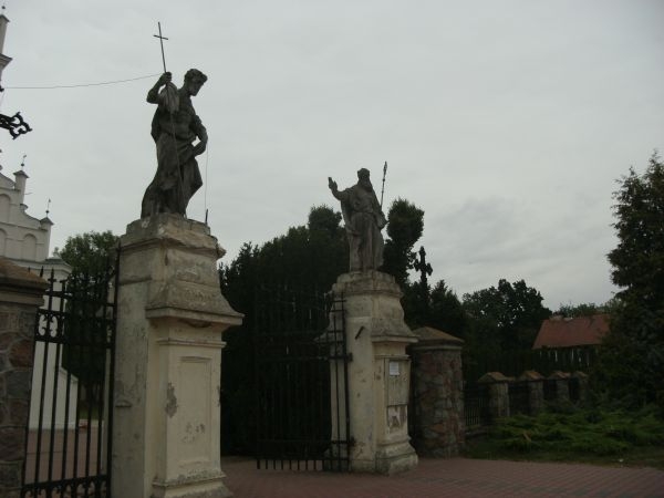 Krasne - posągi świętych