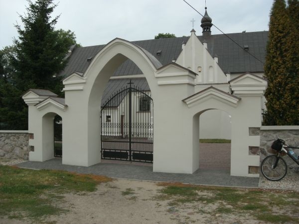 Karniewo - brama i furty