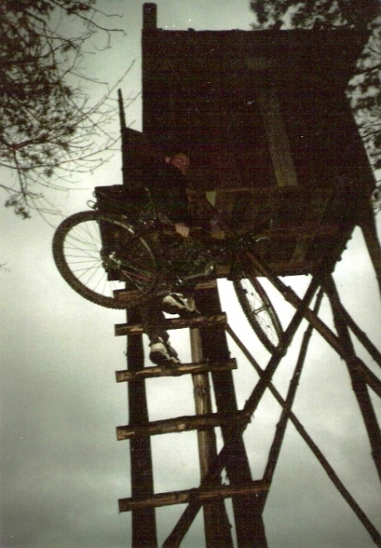 Nocleg w ambonie mysliwskiej, tuż przy granicy z Ukrainą, Roztocze, okolice Wielkiego Działu. 1995